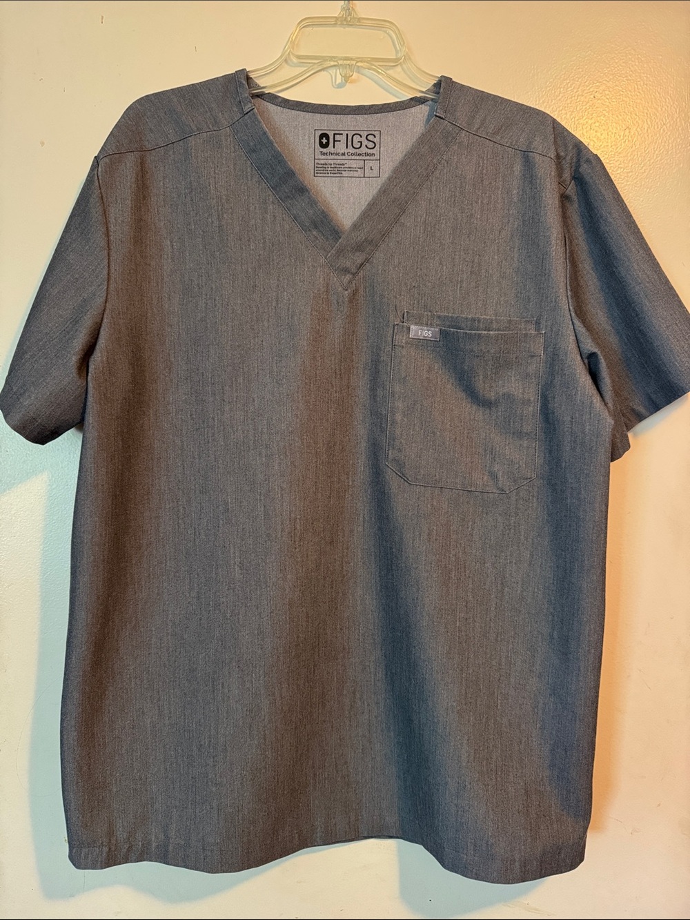 Figs Men's Short-Sleeve V-Neck Top in Heather Blue-Gray